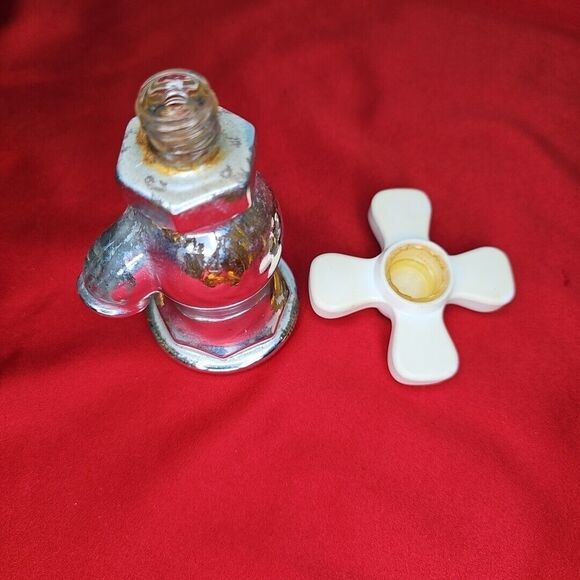 Avon Faucet Cologne Bottle Just A Twist Sweet Honesty VTG Silver Color Not Full - Picture 11 of 15